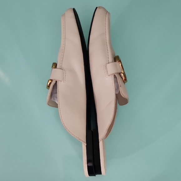 Zara Off White and Gold Mules with Textured Leather and Gold Hardware - Picture 4 of 6